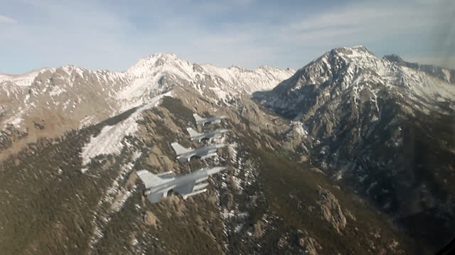 Caccia Militare Si Schianta Su Alpi Svizzere Morto Il Pilota