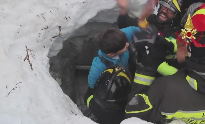 A still image grabbed from a video released by the Italian Fire Department shows the rescue operations of two children at the hotel Rigopiano, which was hit by a massive avalanche probably due to Wednesday's earthquakes in central Italy, in Farindola, Abruzzo region, Italy, 20 January 2017. Rescuers have tracked down eight people alive, including two children, at the Hotel Rigopiano, Carabinieri police sources said Friday. ANSA/ ITALIAN FIRE DEPARTMENT +++ ANSA PROVIDES ACCESS TO THIS HANDOUT PHOTO TO BE USED SOLELY TO ILLUSTRATE NEWS REPORTING OR COMMENTARY ON THE FACTS OR EVENTS DEPICTED IN THIS IMAGE; NO ARCHIVING; NO LICENSING +++