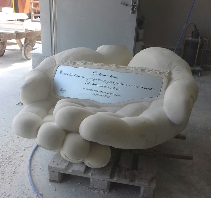 Chieti, la scultura in pietra della Majella per le vittime di Rigopiano
